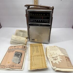 General Electric Portable Radio Brown Solid State 7-2877F AC DC Manual (No work)